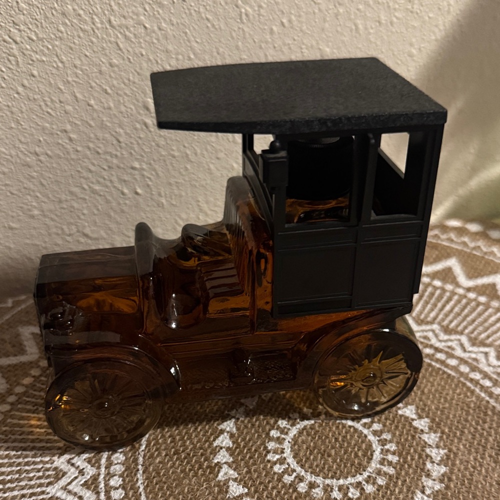Full Oland VTG Avon 1906 REO wagon Amber Glass Car Aftershave Bottle